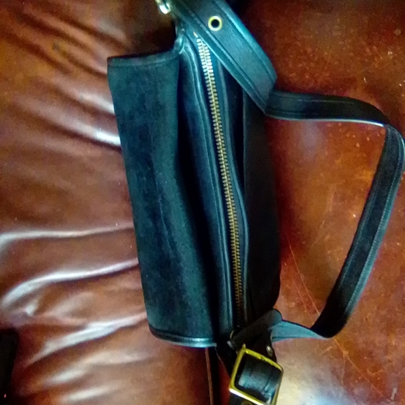Coach messenger, saddle bag is black very today even though from early 1990 - Picture 4 of 14